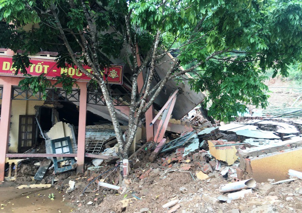 Trường học vùng lũ ngổn ngang trước ngày khai giảng năm học mới - 9 Trường lớp tan hoang sau lũ