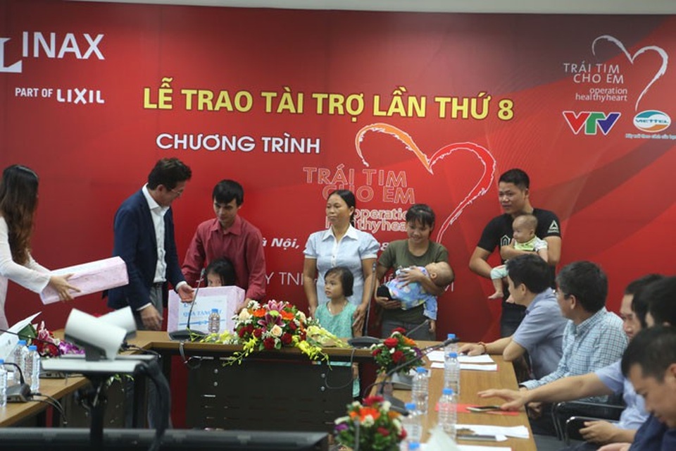 LIXIL VIỆT NAM đến với trẻ em nghèo tỉnh Quảng Nam trong chương trình Trái tim cho em - 1
Lễ trao tài trợ lần thứ 8 chương trình Trái tim cho em
