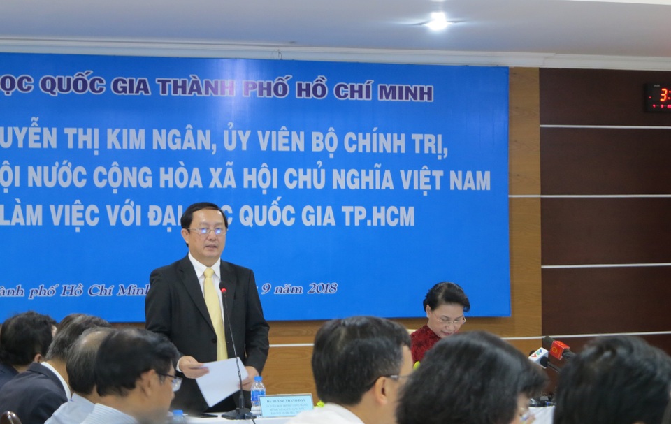 ĐH Quốc gia TPHCM: Kiến nghị giữ nguyên tên gọi “Đại học quốc gia” - 1
PGS.TS Huỳnh Thành Đạt, Giám đốc ĐHQG TPHCM nêu những kiến nghị trong buổi làm việc với Chủ tịch Quốc hội Nguyễn Thị Kim Ngân chiều 4/9.