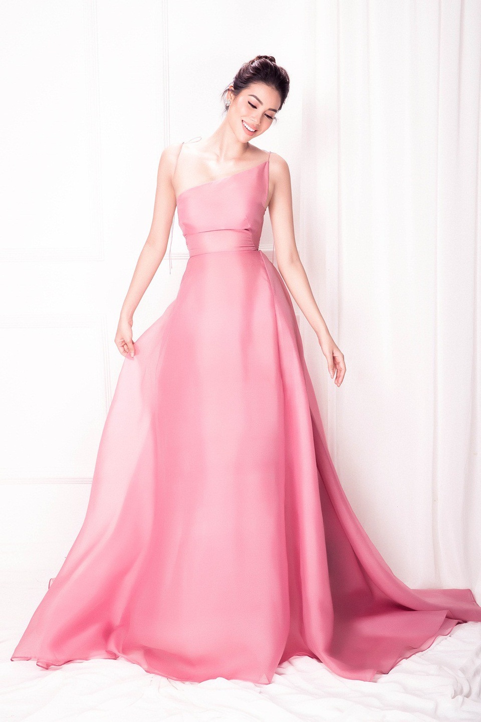 Phạm Hương âm thầm sang Mỹ điều trị bệnh tuyến giáp - 5 Cô mong sẽ tiếp tục có nhiều hoạt động nổi bật hơn ở lĩnh vực quốc tế.