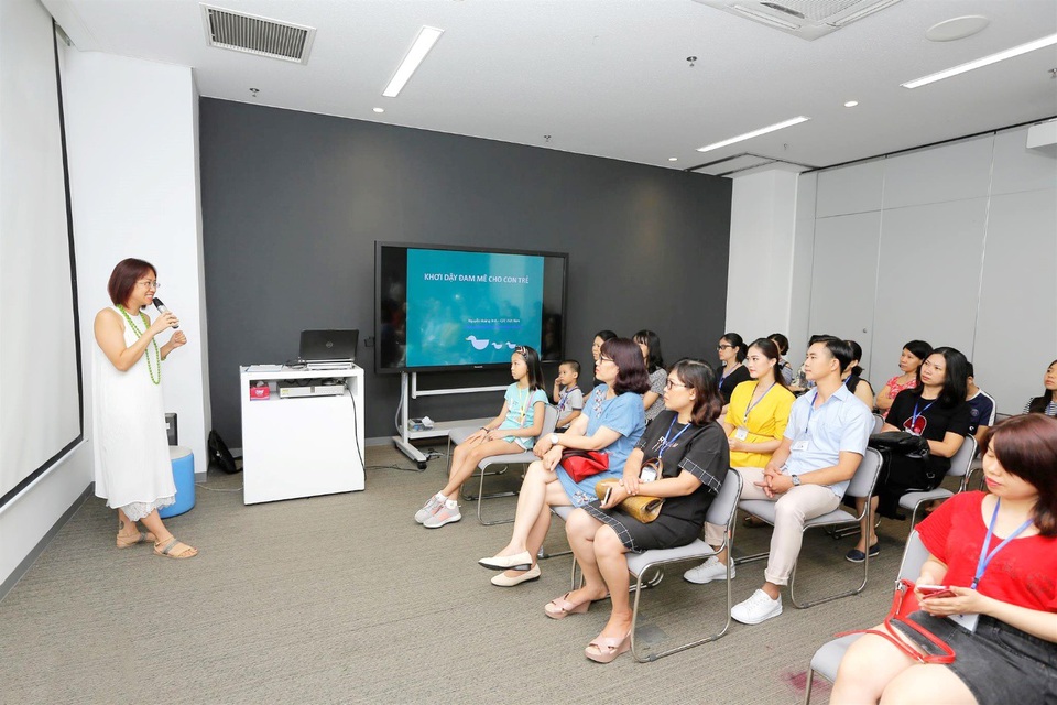 Hành trình chinh phục phụ huynh Việt theo phong cách Nhật - 3
Một tọa đàm về chủ đề nuôi dạy con dành cho các phụ huynh tại Panasonic Risupia Việt Nam