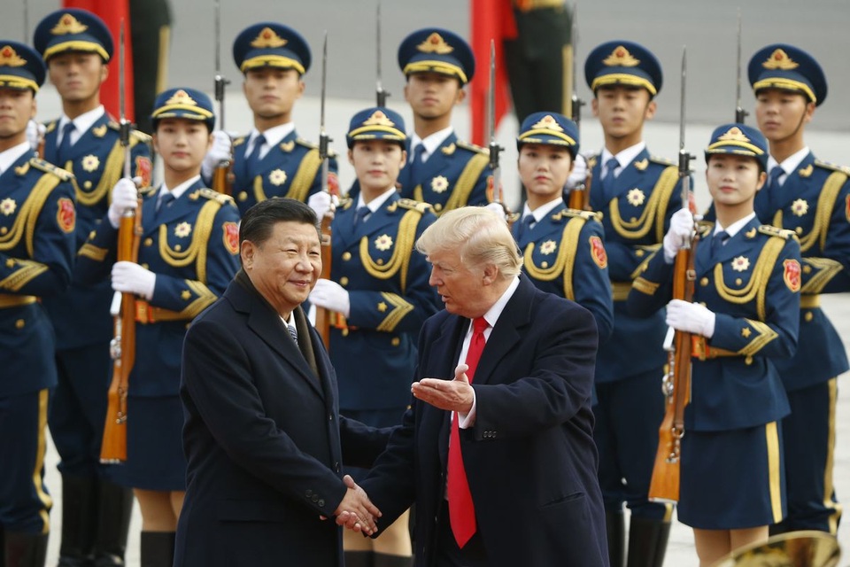 Sự vắng mặt của ông Trump tại châu Á có thể “nhường sân” cho Trung Quốc - 1 Chủ tịch Tập Cận Bình đón Tổng thống Trump tại Bắc Kinh năm 2017 (Ảnh: AFP)