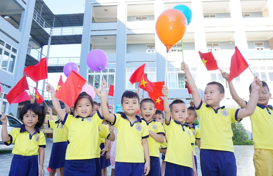 Học trò cả nước náo nức trong lễ khai giảng - 38 Các cháu Trường Mầm non Việt - Anh (TP Vinh, Nghệ An) trong niềm vui ngày khai giảng. (Ảnh: Hoàng Lam)