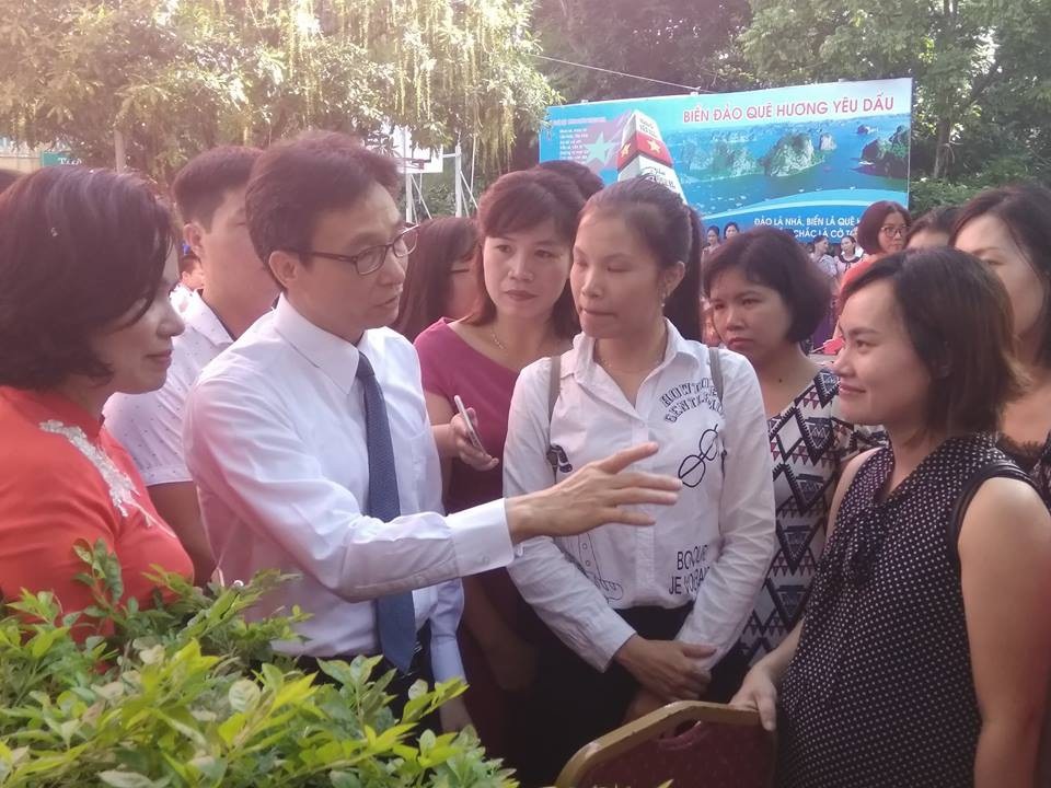 Phó Thủ tướng Vũ Đức Đam cùng học sinh hát vang bài quốc ca ngày khai giảng - 4 Phó Thủ tướng Vũ Đức Đam cùng học sinh hát vang bài quốc ca ngày khai giảng - 4