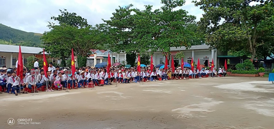 Náo nức ngày khai giảng ở những công trình phòng học mang tên Dân trí - 23
Năm nay, lễ khai giảng tại Trường THCS Chiềng Sơ diễn ra trong không khí náo nức, rộn ràng niềm vui