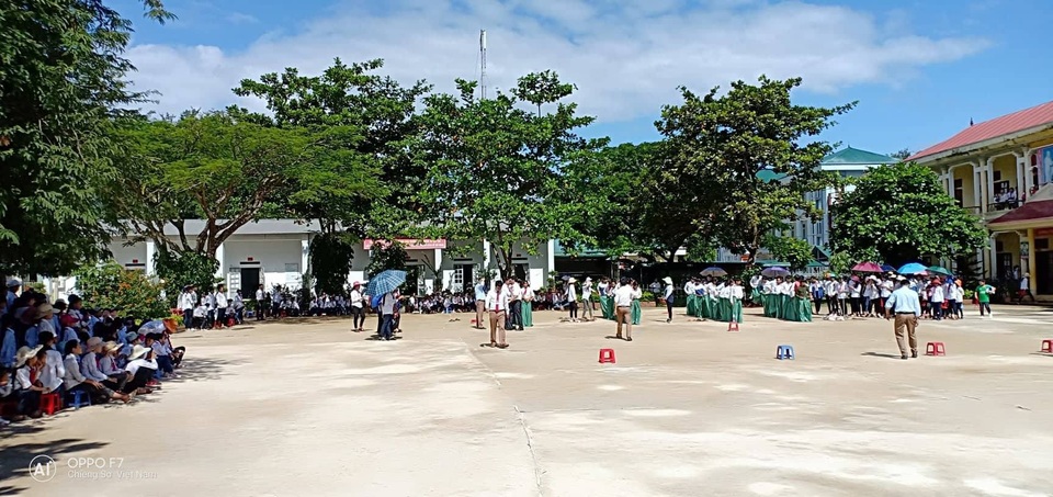 Náo nức ngày khai giảng ở những công trình phòng học mang tên Dân trí - 24
Năm học 2018-2019 nhà trường đón 148 học sinh đầu cấp (lớp 6), nâng tổng số học sinh hiện có là 608 học sinh. 15 phòng học của trường, trong đó có 5 phòng học do báo Dân trí xây dựng giúp thầy cô và học sinh yên tâm dạy và học