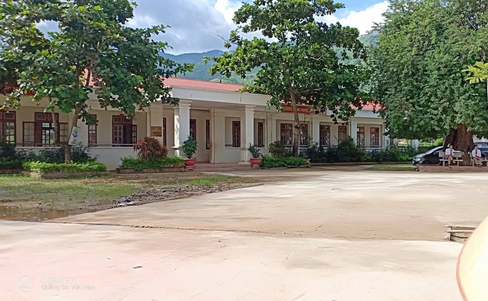 Náo nức ngày khai giảng ở những công trình phòng học mang tên Dân trí - 21
Từ sự ủng hộ của bạn đọc, Báo Dân trí đã giúp xóa bỏ toàn bộ các phòng học tranh tre nứa lá bằng việc tài trợ xây dựng 5 phòng học kiên cố có tổng mức đầu tư hơn 1,6 tỷ đồng
