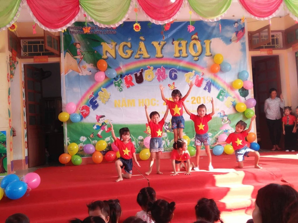 Náo nức ngày khai giảng ở những công trình phòng học mang tên Dân trí - 2 Náo nức ngày khai giảng ở những công trình phòng học mang tên Dân trí - 2