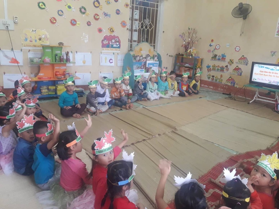 Náo nức ngày khai giảng ở những công trình phòng học mang tên Dân trí - 6
Cùng nhau sinh hoạt trong phòng học được trang trí sạch đẹp