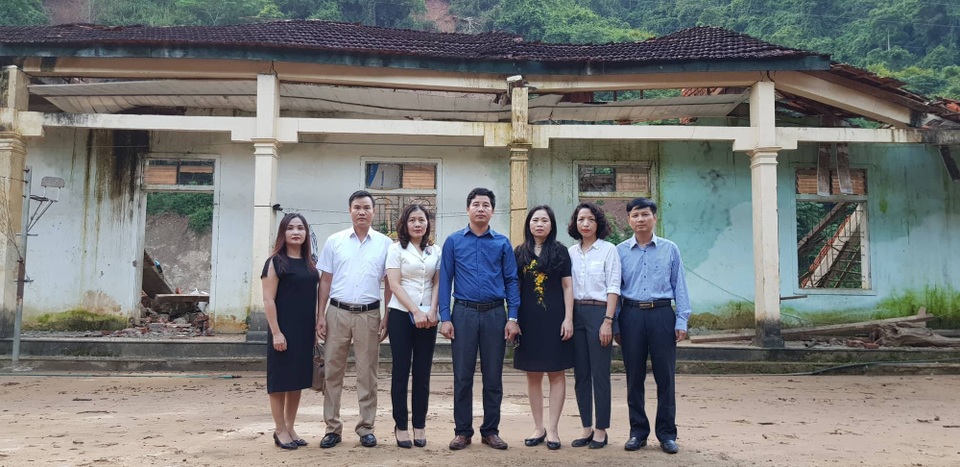 Niềm vui ngày khai giảng ở ngôi trường khó khăn bậc nhất cả nước - 3 Niềm vui ngày khai giảng ở ngôi trường khó khăn bậc nhất cả nước - 3