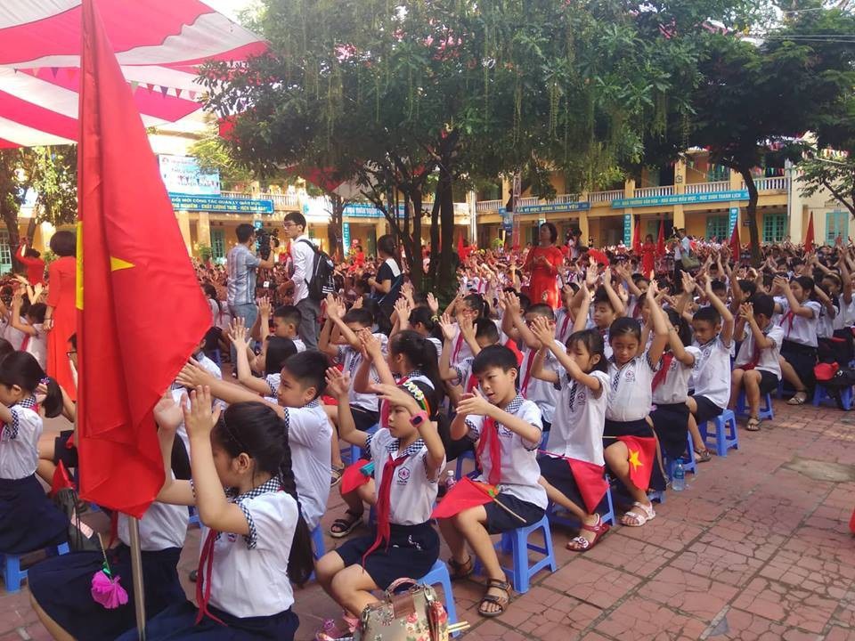 Phó Thủ tướng Vũ Đức Đam cùng học sinh hát vang bài quốc ca ngày khai giảng - 2 Phó Thủ tướng Vũ Đức Đam cùng học sinh hát vang bài quốc ca ngày khai giảng - 2