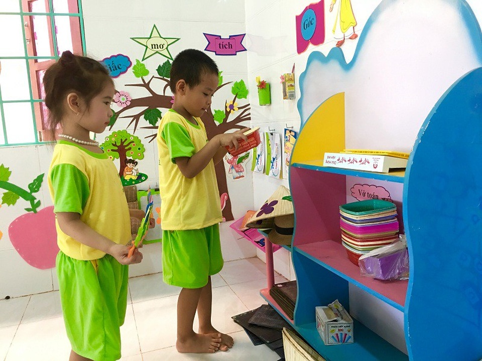 Náo nức ngày khai giảng ở những công trình phòng học mang tên Dân trí - 18 Nhờ số tiền 100 triệu đồng do gia đình Tổng Biên tập Báo Dân trí Phạm Huy Hoàn dành tặng, Trường Mầm non Quảng Tiến cũng đã có đầy đủ các trang thiết bị phục vụ cho công tác giảng dạy