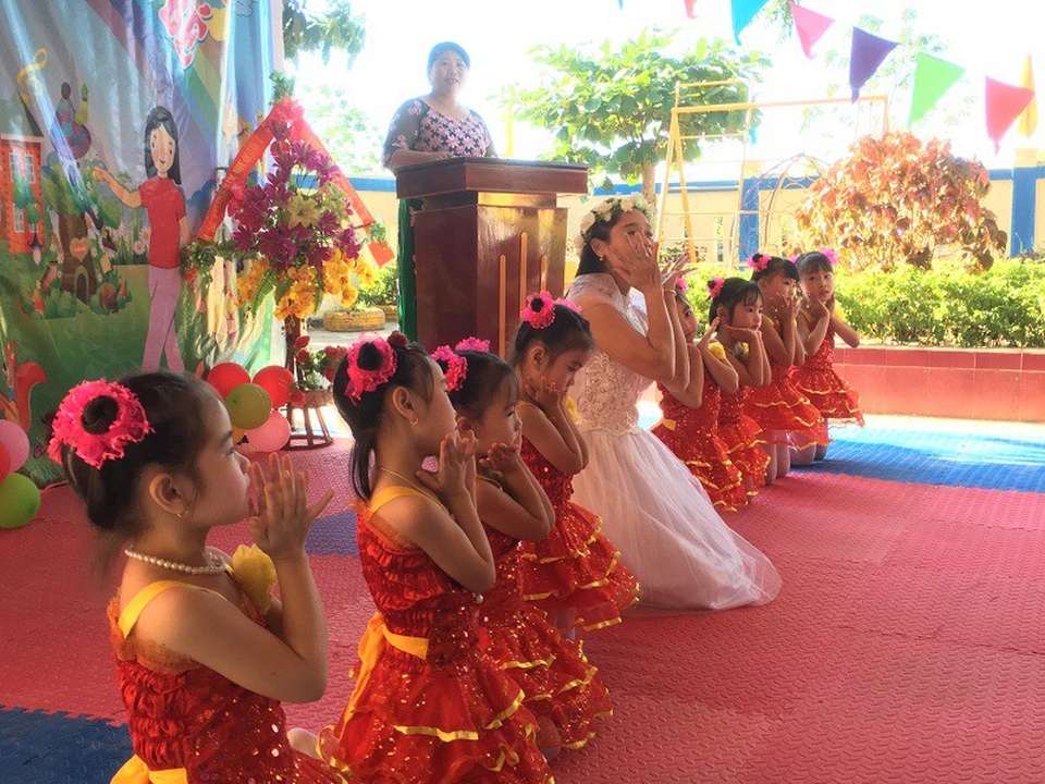 Náo nức ngày khai giảng ở những công trình phòng học mang tên Dân trí - 13 Không khí rộn ràng của lễ khai giảng năm học mới bên phòng học mang tên Dân trí