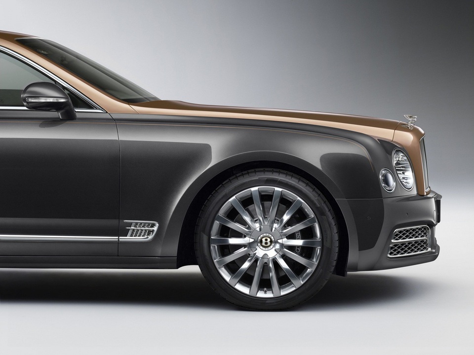 Bentley ra logo đặc biệt Centenary Gold mừng sinh nhật 100 tuổi - 3 Bentley ra logo đặc biệt Centenary Gold mừng sinh nhật 100 tuổi - 3