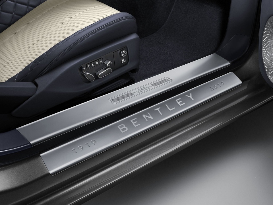 Bentley ra logo đặc biệt Centenary Gold mừng sinh nhật 100 tuổi - 2 Bentley ra logo đặc biệt Centenary Gold mừng sinh nhật 100 tuổi - 2