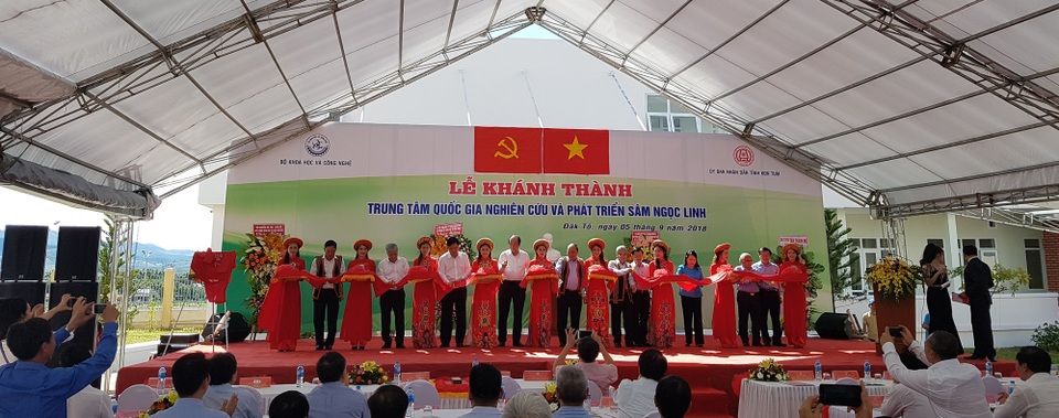 Thủ tướng Nguyễn Xuân Phúc: "Sâm Ngọc Linh là quốc bảo của Việt Nam" - 1 Thủ tướng Nguyễn Xuân Phúc: "Sâm Ngọc Linh là quốc bảo của Việt Nam" - 1