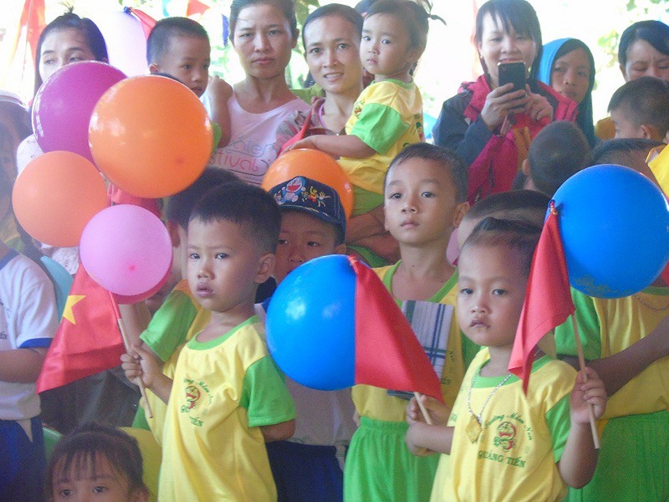 Náo nức ngày khai giảng ở những công trình phòng học mang tên Dân trí - 15 Náo nức ngày khai giảng ở những công trình phòng học mang tên Dân trí - 15