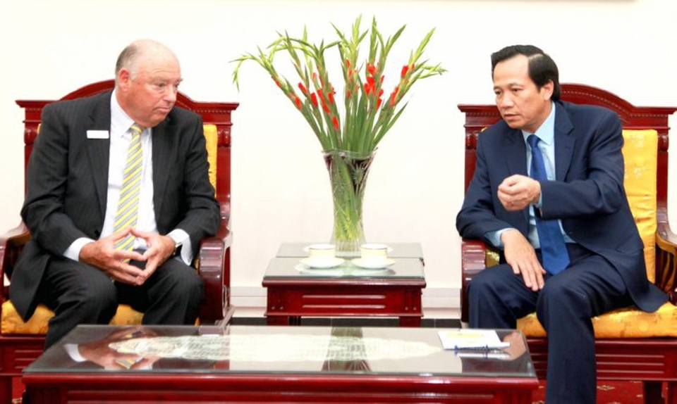 Bộ trưởng Đào Ngọc Dung: “Sẽ lập nhiều hội đồng kỹ năng nghề” - 1
Bộ trưởng Đào Ngọc Dung trao đổi với đại diện Đoàn đại biểu Trung tâm dạy nghề quốc gia Úc. (Ảnh: Dũng Tuấn)