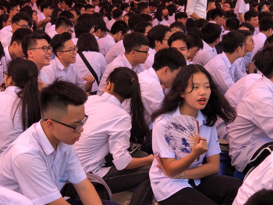 Học trò cả nước náo nức trong lễ khai giảng - 24
Học sinh trường THPT chuyên Khoa học Tự nhiên - ĐH QGHN