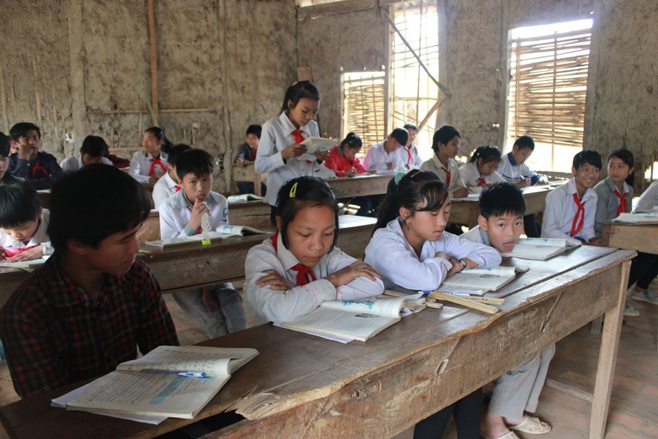Náo nức ngày khai giảng ở những công trình phòng học mang tên Dân trí - 26
Những hình ảnh ngồi học trong phòng học tranh tre nứa lá của học sinh Trường THCS Chiềng Sơ nay chỉ còn là dĩ vãng
