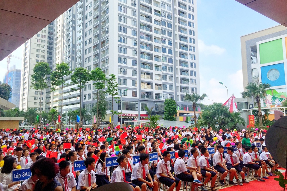 Lễ khai giảng đầy kỳ vọng từ một mái trường THCS - 8 Năm học 2018 - 2019 của trường THCS Thanh Xuân được xác định với những mục tiêu quan trọng: triển khai thành công chương trình giáo dục song bằng quốc tế, công nhận trường đạt chuẩn quốc gia và hoàn thiện thủ tục thẩm định trường chất lượng cao của Thành phố Hà Nội.