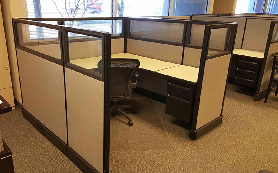 Không gian làm việc mở có thực sự hiệu quả? - 2
Công ty thiết kế nội thất Herman Miller được công nhận là nhà sáng tạo ra không gian làm việc theo kiểu văn phòng nhỏ (the office cubicle)