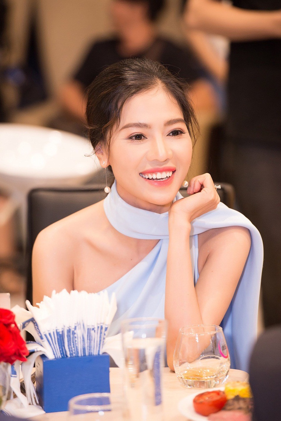 Hé lộ MC dẫn Chung kết Hoa hậu Việt Nam 2018 - 1 Bà Phạm Kim Dung - Phó Trưởng BTC Hoa hậu Việt Nam 2018 có những hé lộ đầu tiên về Chung kết Hoa hậu Việt Nam 2018.