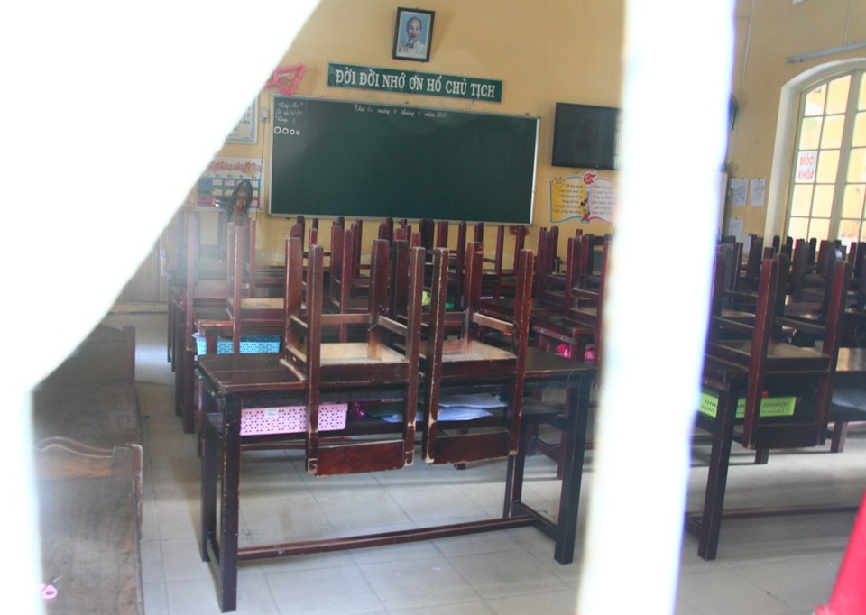 Sau khai giảng, nhiều trường cho học sinh nghỉ học, thầy cô đi liên hoan, chơi biển - 15
Cảnh tượng trong 1 phòng học