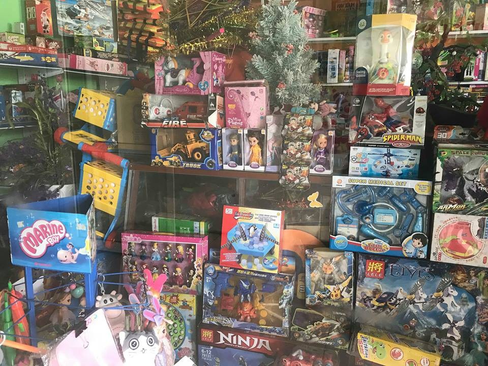 Chọn đồ chơi cho trẻ cần hết sức lưu ý