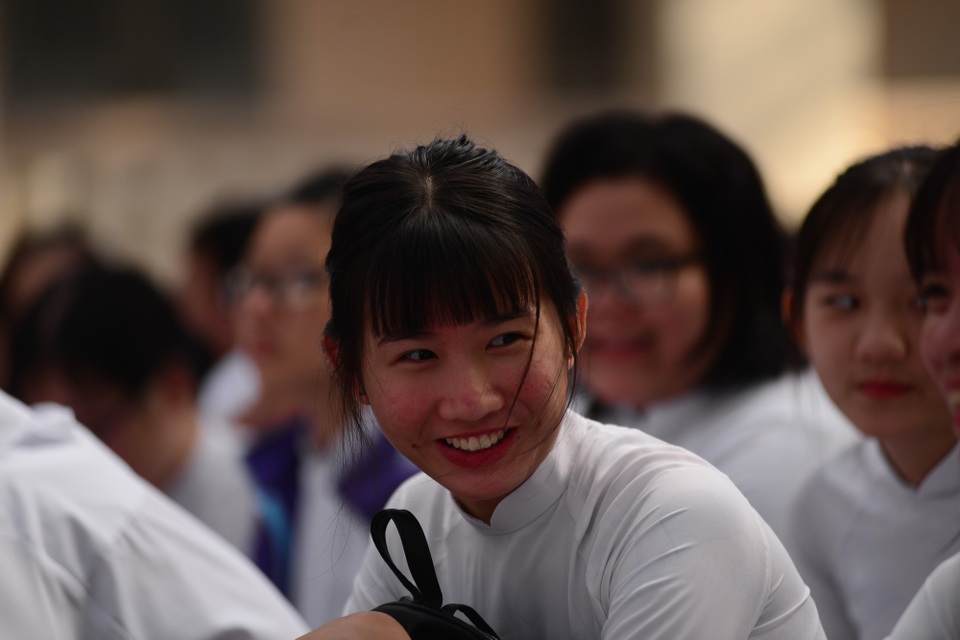 Rạng rỡ gương mặt nữ sinh Sài thành trong lễ khai giảng - 5 Rạng rỡ gương mặt nữ sinh Sài thành trong lễ khai giảng - 5