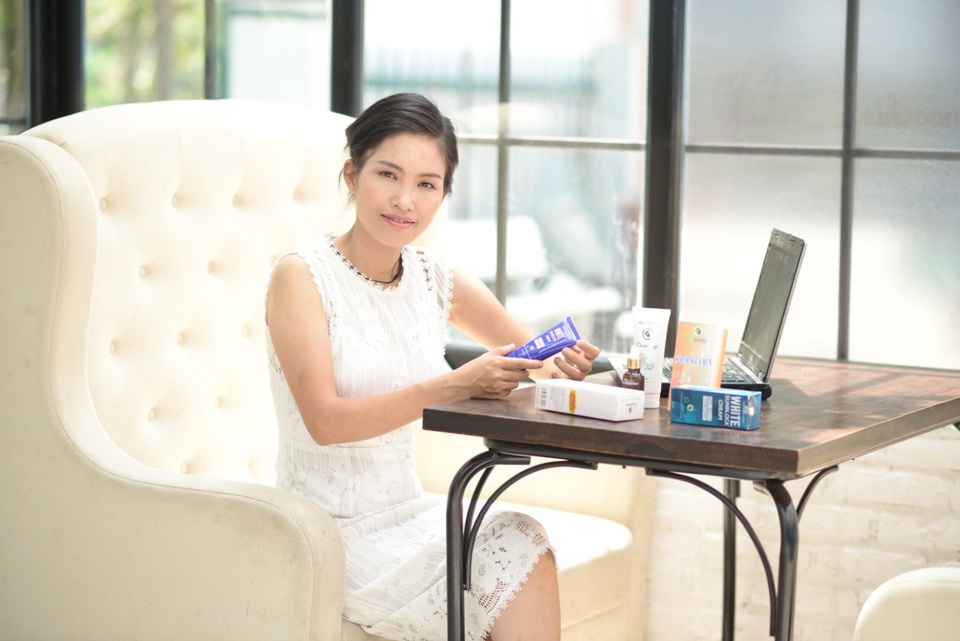 CEO mỹ phẩm Chaveny: Phụ nữ Việt thật lạ, da lão hóa rồi mới bắt đầu chăm sóc - 1 Từ một sản phẩm ban đầu, CEO Nguyễn Thị Giang đã nghiên cứu sản xuất thành công 12 sản phẩm chăm sóc da cho Chaveny