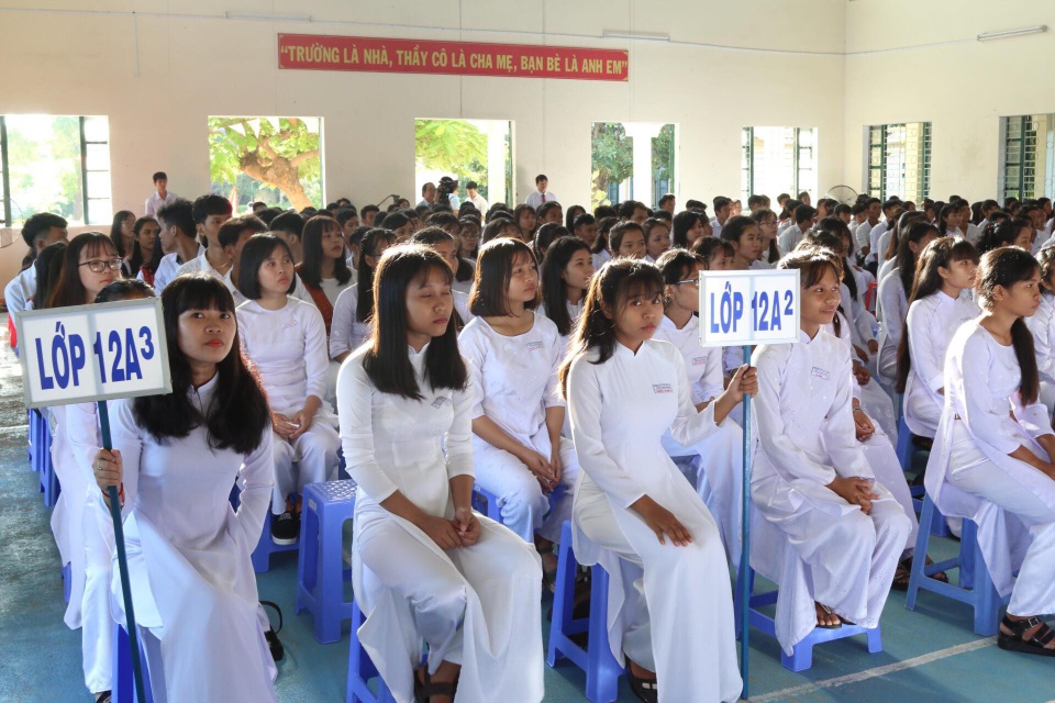 Học trò cả nước náo nức trong lễ khai giảng - 31
Dù học sinh đều là con em đồng bào dân tộc thiểu số nhưng nhiều năm liền trường đạt thành tích cao trong giáodục, 3 năm liền có tỉ lệ tốt nghiệp 100%.