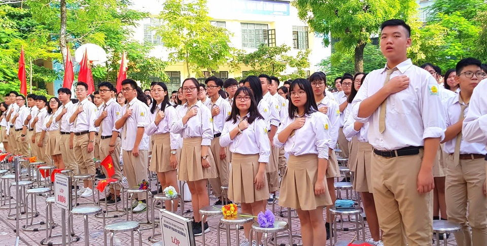Học trò cả nước náo nức trong lễ khai giảng - 6
Học sinh trường THPT Phan Huy Chú trong Lễ khai giảng (Ảnh: Hà Cường)