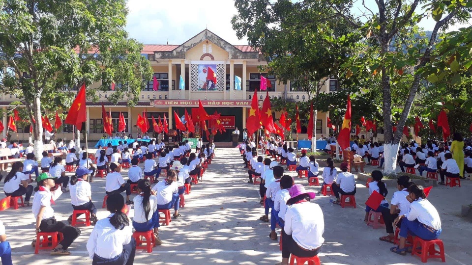 Học trò cả nước náo nức trong lễ khai giảng - 88
Lễ kKhai giảng tại trường THCS thị trấn Krông Klang, huyện Đakrông, tỉnh Quảng Trị. (Ảnh: Đ. Đức)