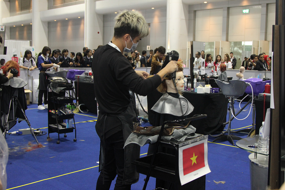 Thi tay nghề Asean lần thứ 12: Đoàn thí sinh Việt Nam xếp hạng 3 - 2
Thí sinh Việt Nam tranh tài tại Kỳ thi tay nghề Asean lần thứ 12 (Ảnh: Tổng cục Giáo dục nghề nghiệp).
