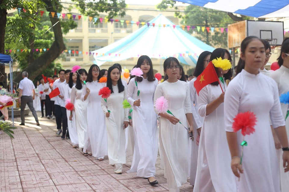 Học trò cả nước náo nức trong lễ khai giảng - 9 Lễ khai giảng tại trường THPT Việt Đức, Hà Nội.
