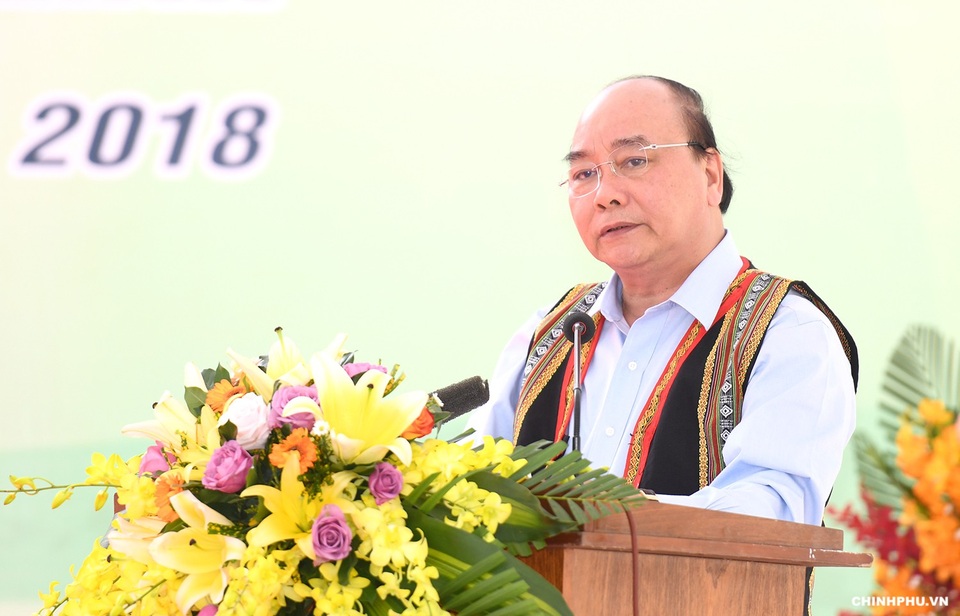 Thủ tướng Nguyễn Xuân Phúc: "Sâm Ngọc Linh là quốc bảo của Việt Nam" - 2
Thủ tướng Nguyễn Xuân Phúc khẳng định dự án có ý nghĩa quan trọng không chỉ đối với tỉnh Kon Tum, tỉnh Quảng Nam mà còn phù hợp với định hướng và chỉ đạo của Đảng, Nhà nước về phát triển sản phẩm quốc gia. (Nguồn: báo chính phủ).