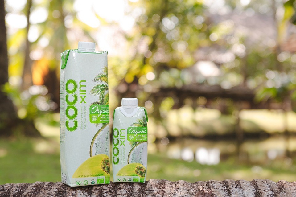 Doanh nghiệp Việt và dự án kiến tạo "10.000ha vườn dừa organic cho nông dân" - 3 Nước dừa Cocoxim Organic nguyên chất được sản xuất từ vùng nguyên liệu hữu cơ đạt chuẩn