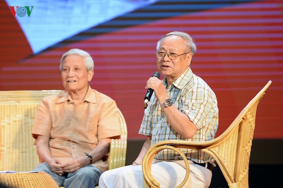 Tại phần tọa đàm dưới sự dẫn dắt của nhà báo Trần Đức Nuôi, các khách mời đã cùng nhau trao đổi về cuộc đời, tình cảm, tình bạn và những đóng góp của nhà báo Phan Quang với lĩnh vực văn hóa, báo chí và truyền thông.