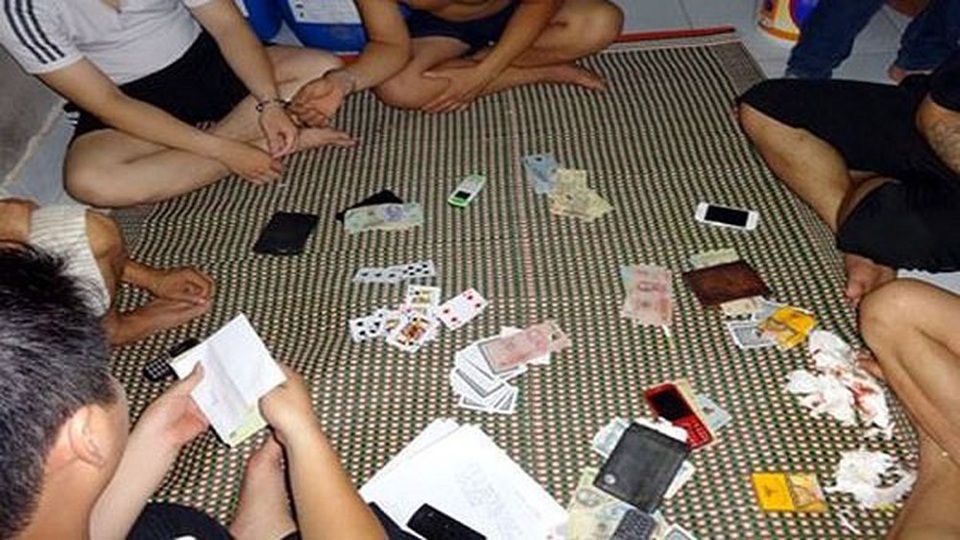 4 người trong đó có Giám đốc Ban quản lý các dịch vụ công ích TP. Hạ Long bị bắt vì đánh bạc (ảnh minh họa)