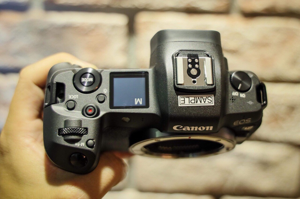 Canon tung máy ảnh không gương lật Full-Frame đầu tiên - 5 Canon tung máy ảnh không gương lật Full-Frame đầu tiên - 5