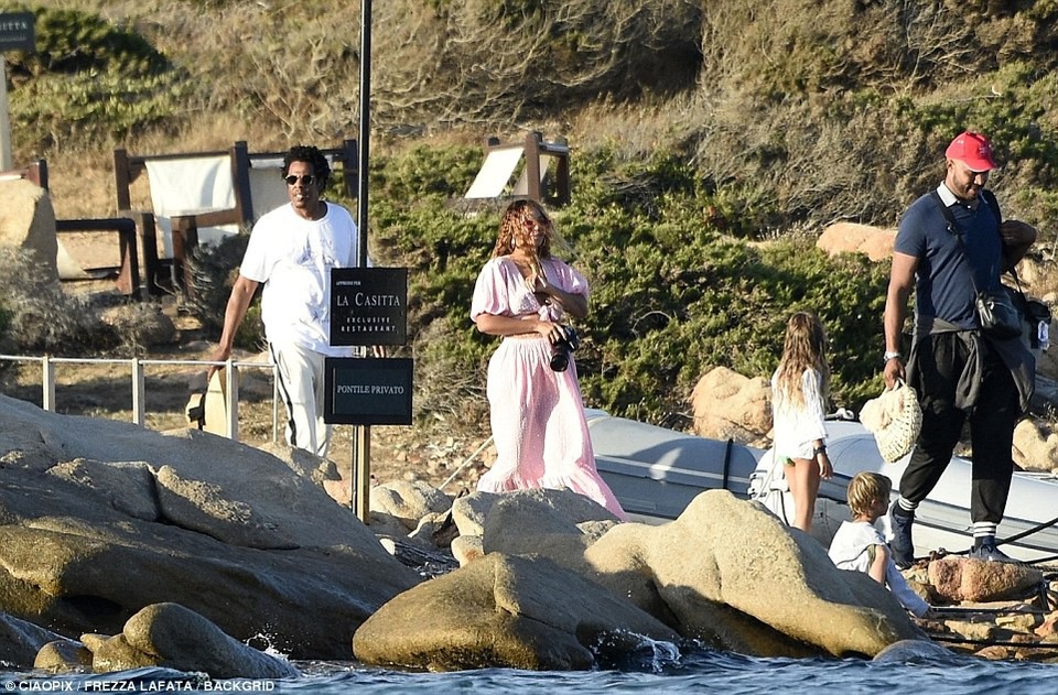 
Beyonce tận hưởng kỳ nghỉ cùng chồng Jay - Z tại Ý ngày 5/9 vừa qua
