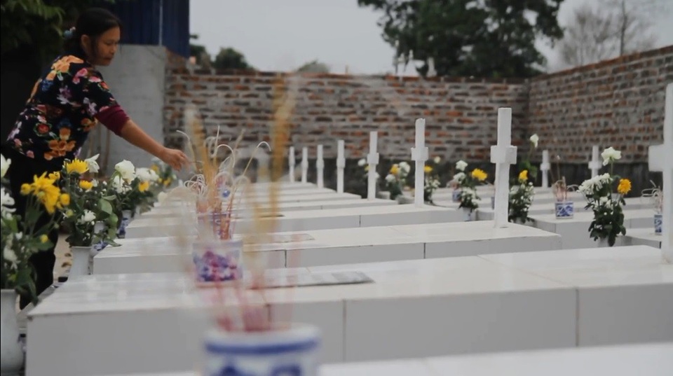 Những ngôi mộ chôn cất các hài nhi xấu số đều là mộ tập thể, mỗi mộ chứa từ 2000 đến 8000 hài nhi