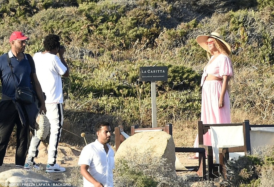 
Beyonce bị đồn mang bầu lần 3 vài tháng nay nhưng cô giữ im lặng
