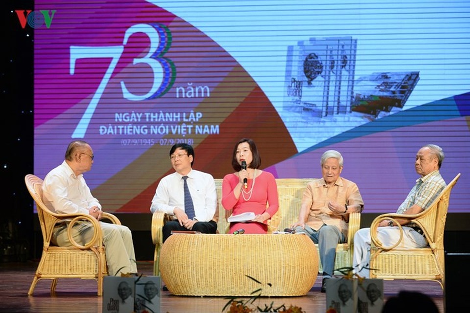 PGS.TS Nguyễn Thị Trường Giang chia sẻ: “Nhiều thứ có thể cân - đo -đong - đếm, nhưng những gì ông mang đến cho đời, cho sự nghiệp báo chí và văn học cách mạng thì không thể làm con tính. Những bài báo, bài văn, tác phẩm dịch thuật của ông đã được chưng cất từ lòng yêu nghề cháy bỏng, sự khát khao cống hiến, ý thức trách nhiệm sâu sắc của trái tim luôn bồi hồi nhịp đập trước cuộc đời, trước đất nước, trước nhân dân”.