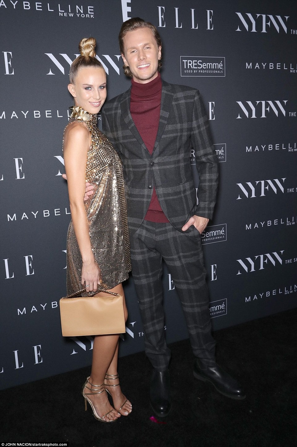 Dàn người đẹp bốc lửa đi xem thời trang - Ảnh 15.