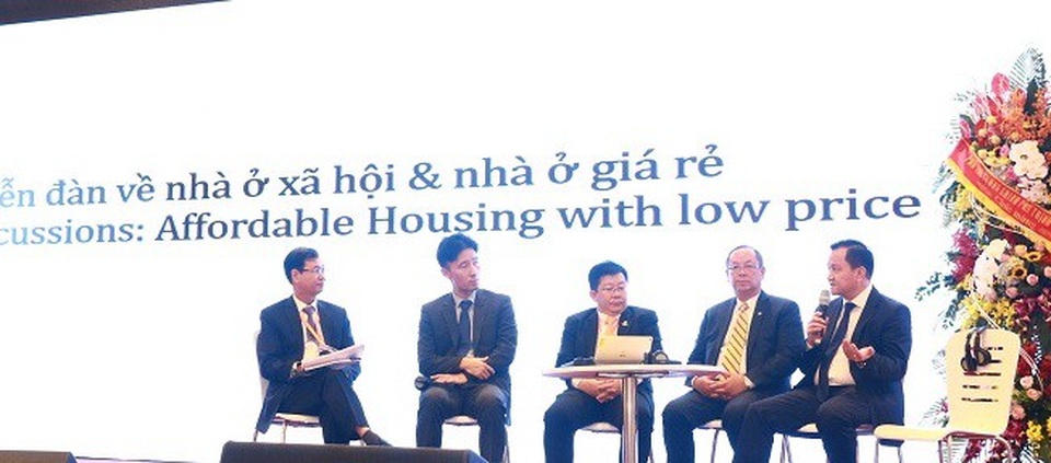 Phát triển nhà ở xã hội: Phân biệt giàu - nghèo vô hình chung sẽ tạo nên các "khu ổ chuột" - 1 Các chuyên gia thảo luận tại hội nghị.