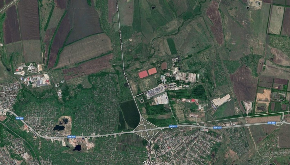 Hồ nước màu hồng gây xôn xao ở Nga - 2 Ảnh vệ tinh cho thấy rõ nước hồ chuyển sang màu hồng ở Nga (Ảnh: RT)