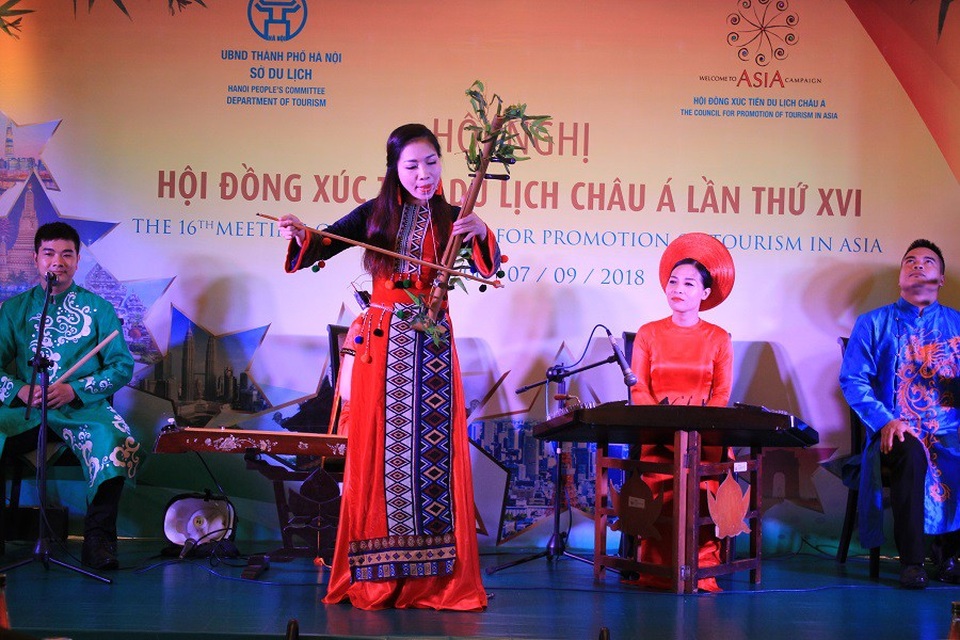 Hà Nội đăng cai Hội nghị Hội đồng xúc tiến Du lịch châu Á lần thứ 16 - 1 Các tiết mục văn nghệ được biểu diễn trong ngày khai mạc Hội nghị Hội đồng Xúc tiến Du lịch Châu Á
