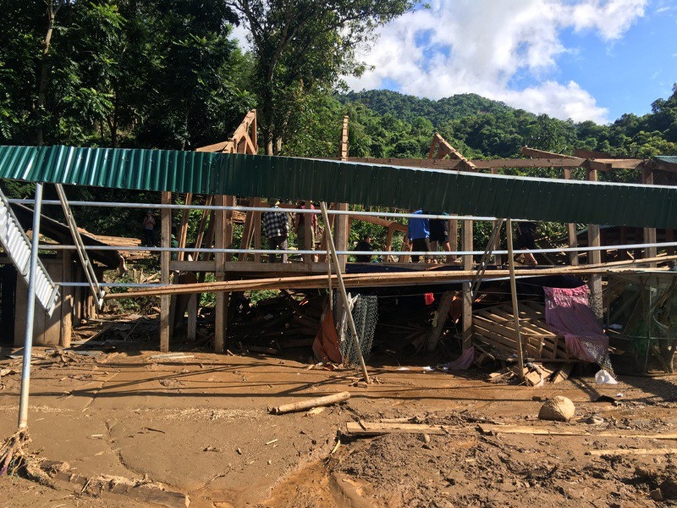 “Mất hết rồi, nhà cũng không còn để về nữa” - 19 Các ngành chức năng giúp dân dựng lại nhà cửa